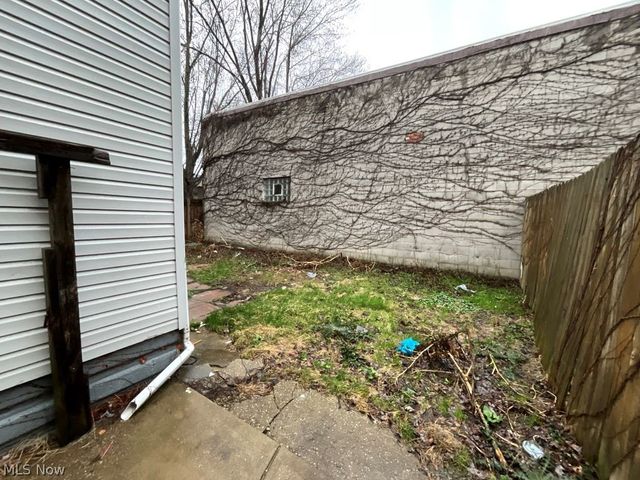 2401 Garden, Cleveland, OH 44109