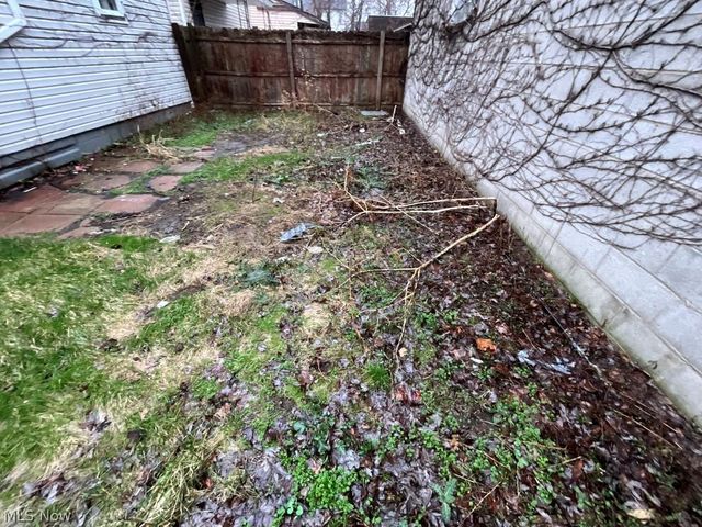 2401 Garden, Cleveland, OH 44109