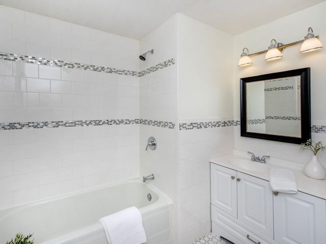 1840 Stanford Avenue, Saint Paul, MN 55105