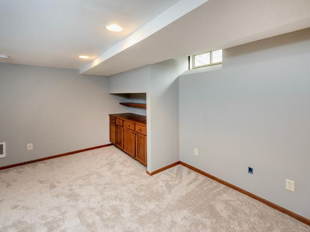 1840 Stanford Avenue, Saint Paul, MN 55105