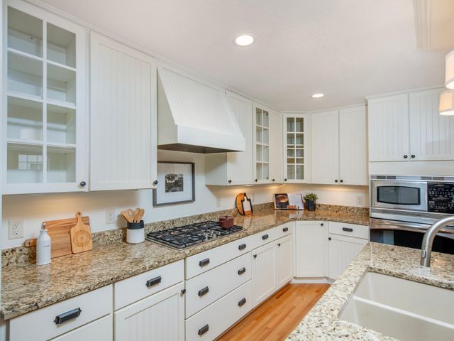 1840 Stanford Avenue, Saint Paul, MN 55105