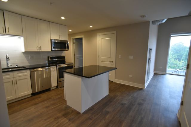 3833 N Broadway Street 301, Chicago, IL 60613