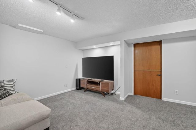 210 Balboa Ave Apt B1, Cedar Falls, IA 50613