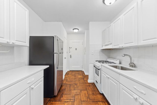 5355 HENRY HUDSON Parkway W # 4G, New York City, NY 10471