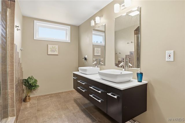 11 Cloister Court, Amherst, NY 14226