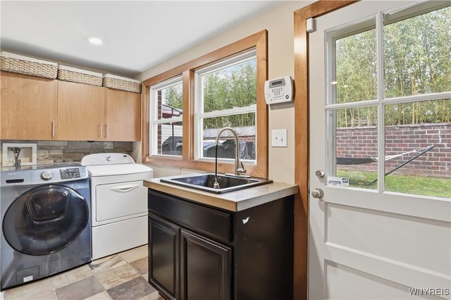 11 Cloister Court, Amherst, NY 14226