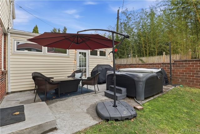 11 Cloister Court, Amherst, NY 14226