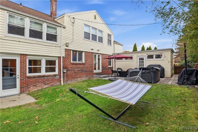 11 Cloister Court, Amherst, NY 14226