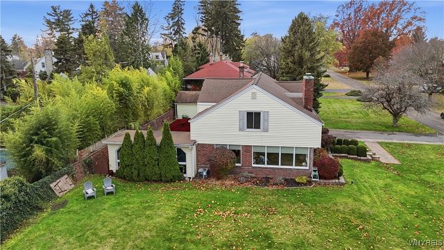 11 Cloister Court, Amherst, NY 14226