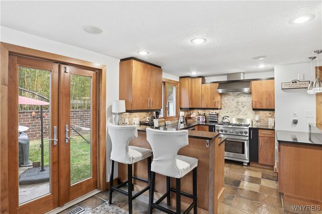 11 Cloister Court, Amherst, NY 14226