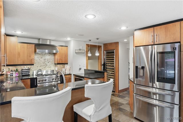 11 Cloister Court, Amherst, NY 14226