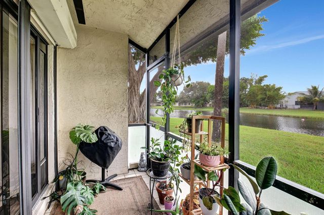 22 Via De Casas Sur 101, Boynton Beach, FL 33426
