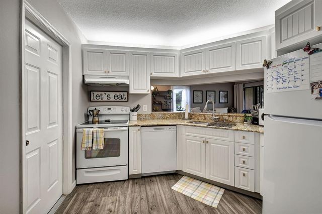 22 Via De Casas Sur 101, Boynton Beach, FL 33426