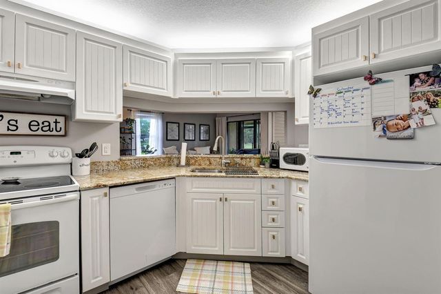 22 Via De Casas Sur 101, Boynton Beach, FL 33426