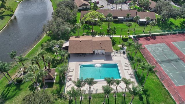 22 Via De Casas Sur 101, Boynton Beach, FL 33426