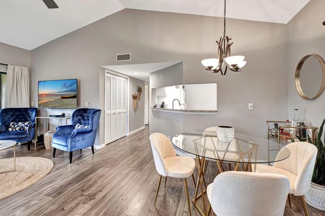 22 Via De Casas Sur 101, Boynton Beach, FL 33426