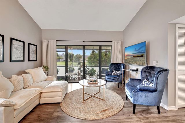 22 Via De Casas Sur 101, Boynton Beach, FL 33426