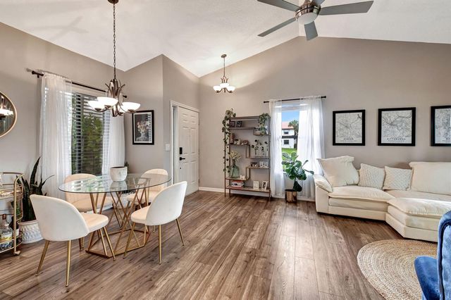 22 Via De Casas Sur 101, Boynton Beach, FL 33426