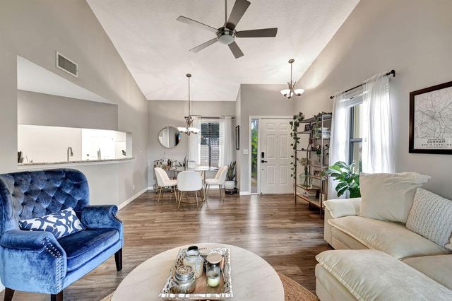 22 Via De Casas Sur 101, Boynton Beach, FL 33426