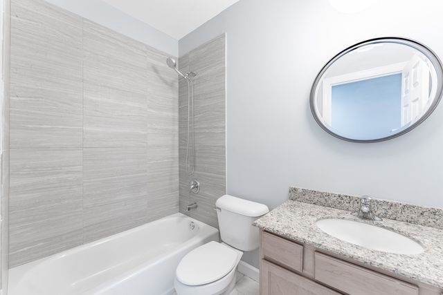 4011 W Fullerton Avenue 2E, Chicago, IL 60639