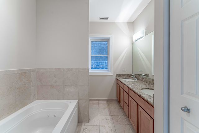 4011 W Fullerton Avenue 2E, Chicago, IL 60639