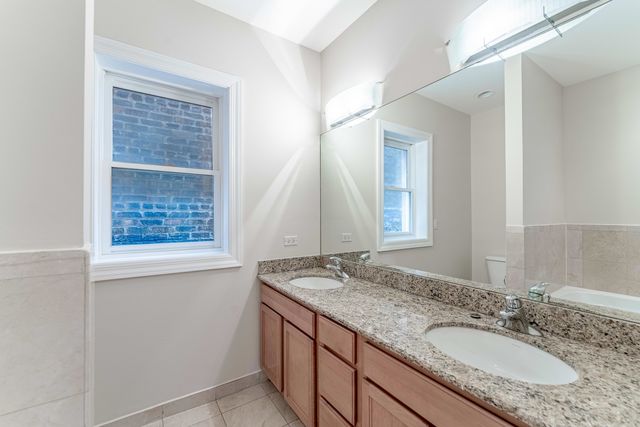 4011 W Fullerton Avenue 2E, Chicago, IL 60639