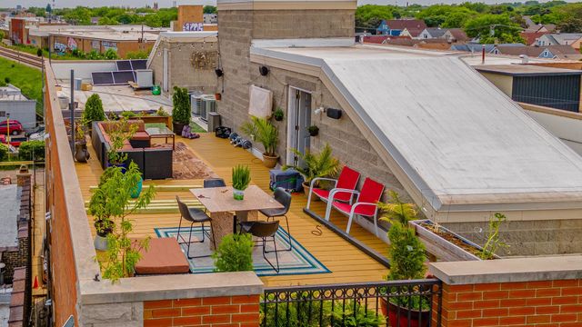 4011 W Fullerton Avenue 2E, Chicago, IL 60639