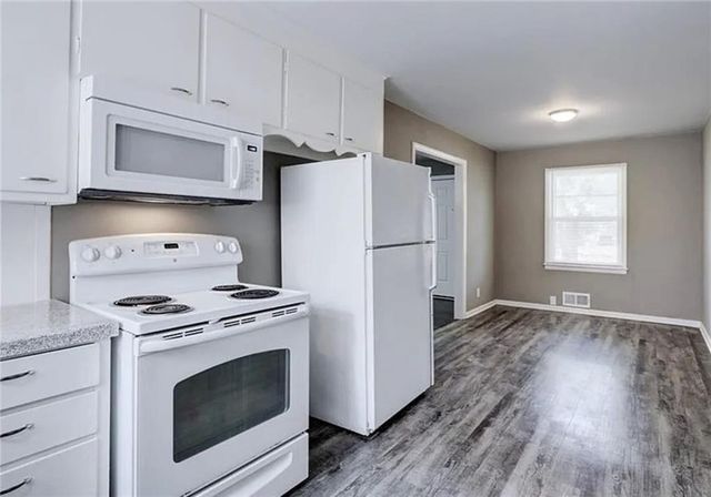 10109 Hillcrest Road, Kansas City, MO 64134