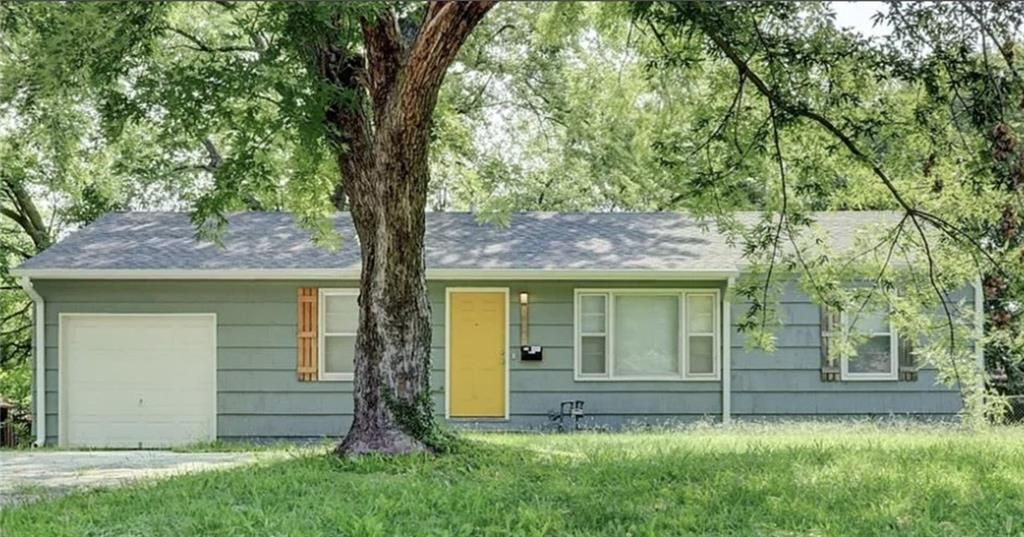 10109 Hillcrest Road, Kansas City, MO 64134