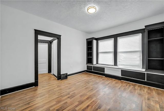 12001 Oakview Avenue DOWN, Cleveland, OH 44108