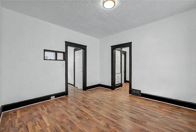 12001 Oakview Avenue DOWN, Cleveland, OH 44108