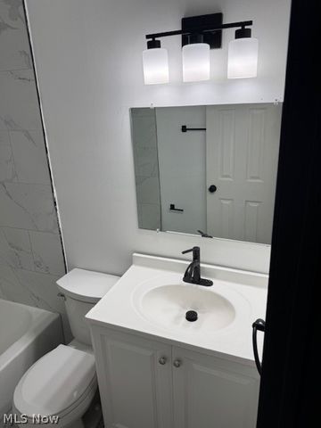 12001 Oakview Avenue DOWN, Cleveland, OH 44108