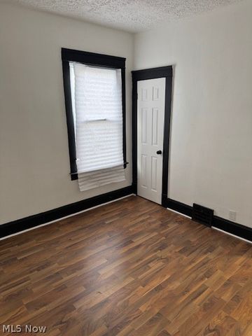 12001 Oakview Avenue DOWN, Cleveland, OH 44108