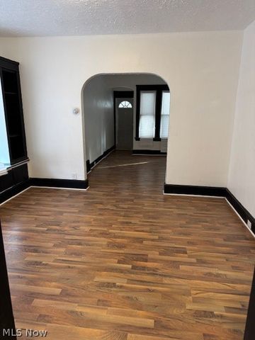 12001 Oakview Avenue DOWN, Cleveland, OH 44108