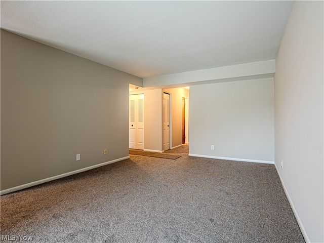 6260 Greenwood Pkwy Pky 101, Sagamore Hills, OH 44067