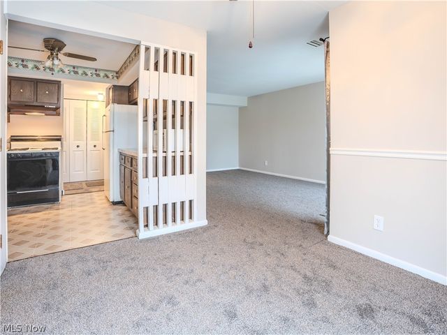 6260 Greenwood Pkwy Pky 101, Sagamore Hills, OH 44067