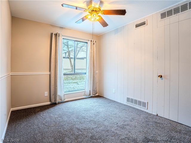 6260 Greenwood Pkwy Pky 101, Sagamore Hills, OH 44067