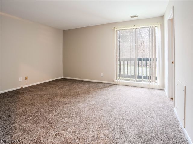 6260 Greenwood Pkwy Pky 101, Sagamore Hills, OH 44067