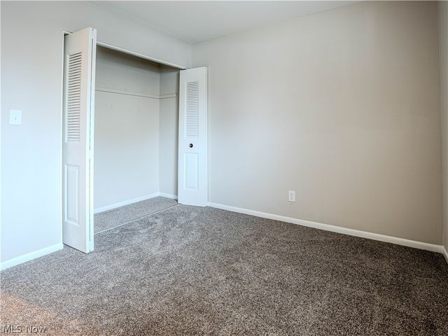 6260 Greenwood Pkwy Pky 101, Sagamore Hills, OH 44067