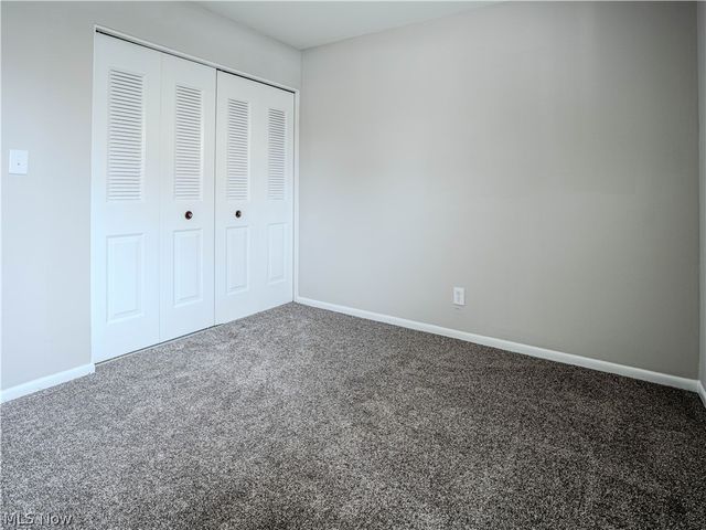 6260 Greenwood Pkwy Pky 101, Sagamore Hills, OH 44067