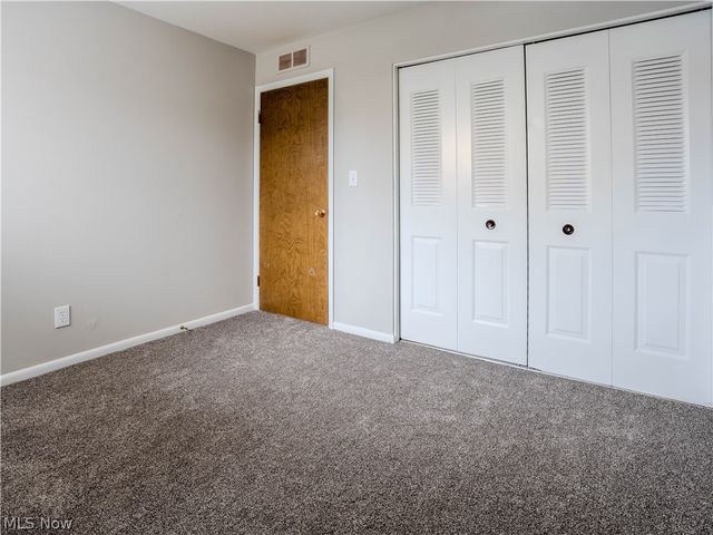 6260 Greenwood Pkwy Pky 101, Sagamore Hills, OH 44067