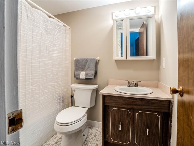 6260 Greenwood Pkwy Pky 101, Sagamore Hills, OH 44067