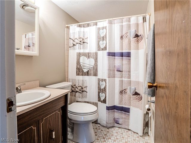 6260 Greenwood Pkwy Pky 101, Sagamore Hills, OH 44067