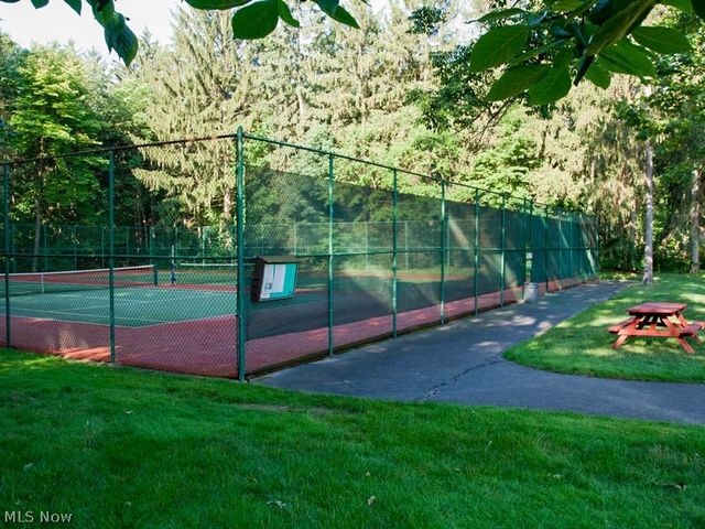 6260 Greenwood Pkwy Pky 101, Sagamore Hills, OH 44067