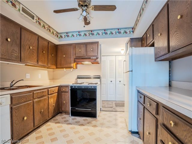 6260 Greenwood Pkwy Pky 101, Sagamore Hills, OH 44067