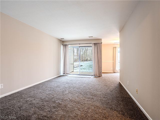 6260 Greenwood Pkwy Pky 101, Sagamore Hills, OH 44067