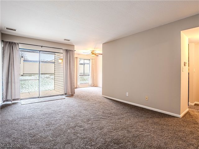 6260 Greenwood Pkwy Pky 101, Sagamore Hills, OH 44067