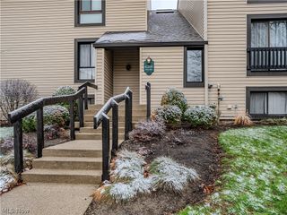 6260 Greenwood Pkwy Pky 101, Sagamore Hills, OH 44067