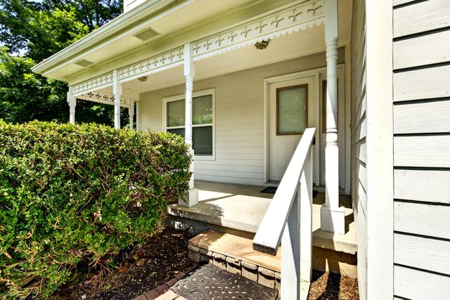 1045 N Colorado Street, Nevada, MO 64772