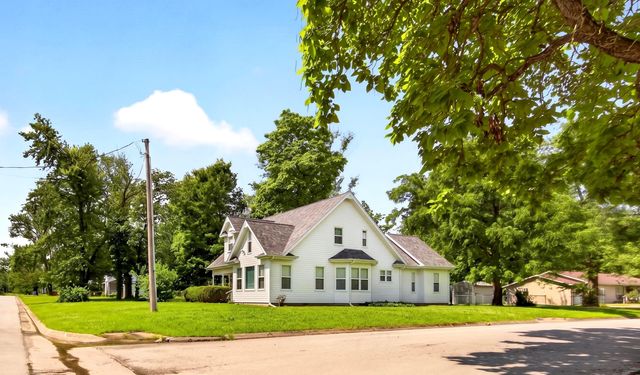 1045 N Colorado Street, Nevada, MO 64772